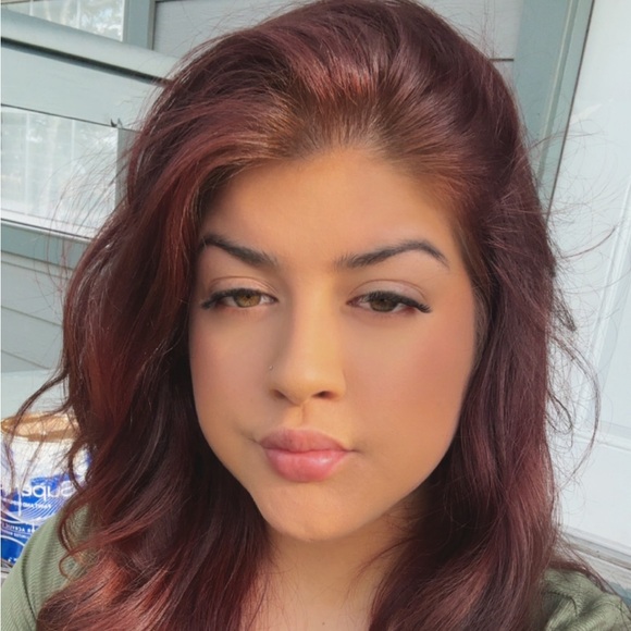 Meet your Posher, Danielle - Picture 1 of 1